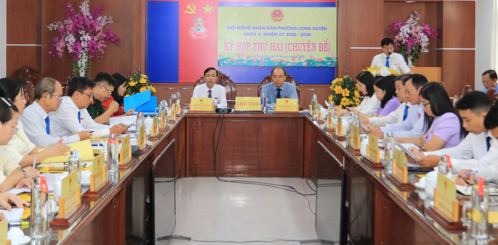 Quang cảnh kỳ họp 