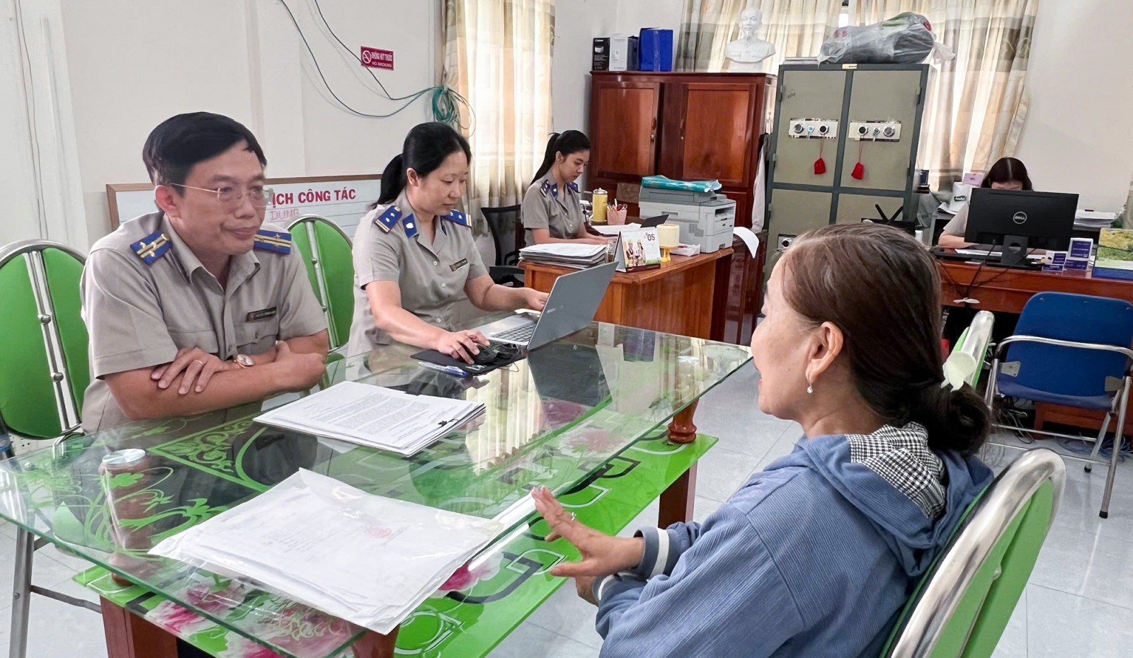 Minh bạch trong thi hành án dân sự