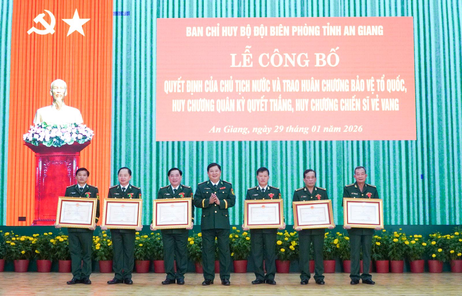 Nhiều cá nhân Bộ đội Biên phòng tỉnh An Giang được trao tặng Huân chương Bảo vệ Tổ quốc