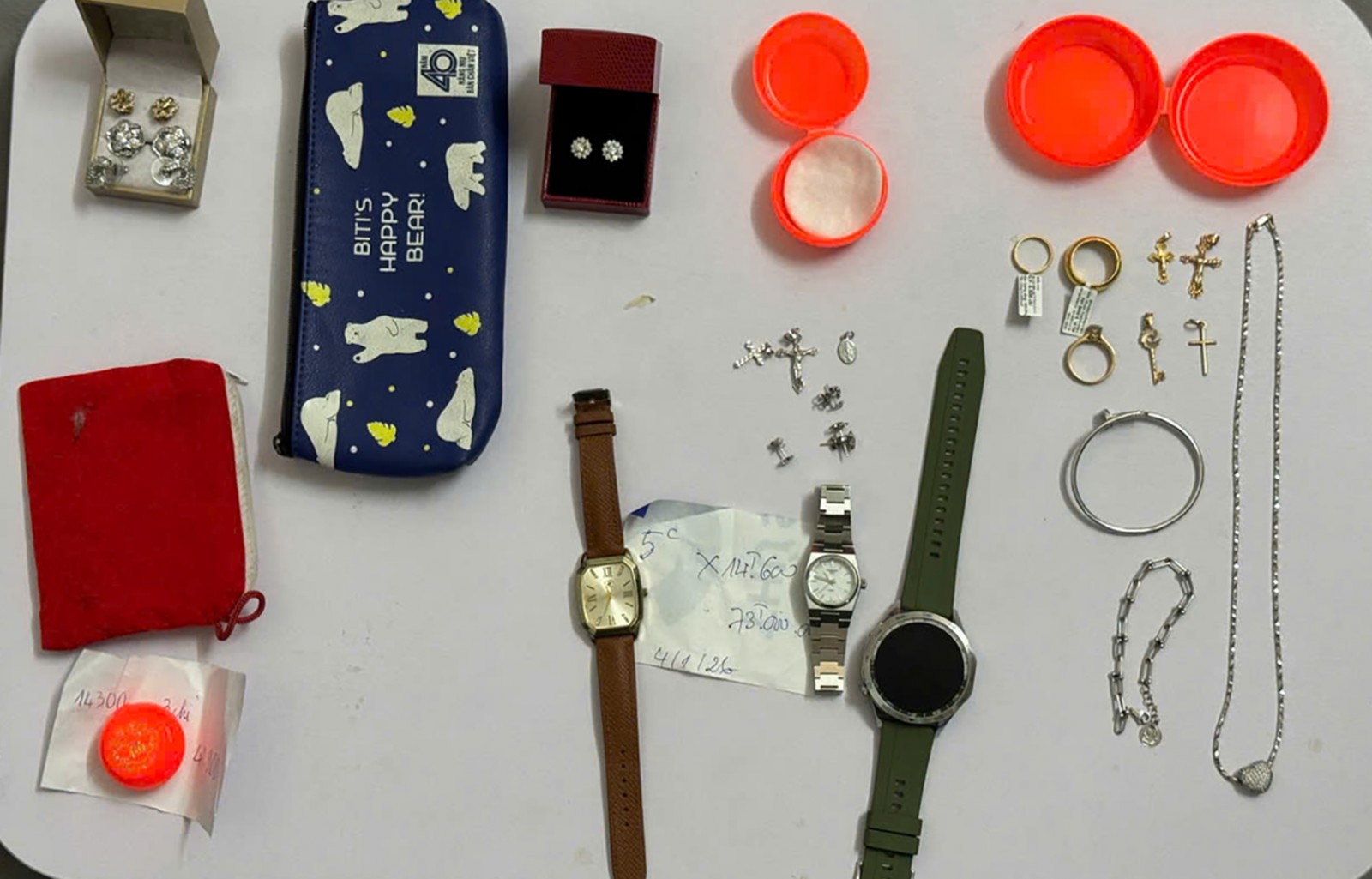 Tang vật được C&ocirc;ng an thu giữ