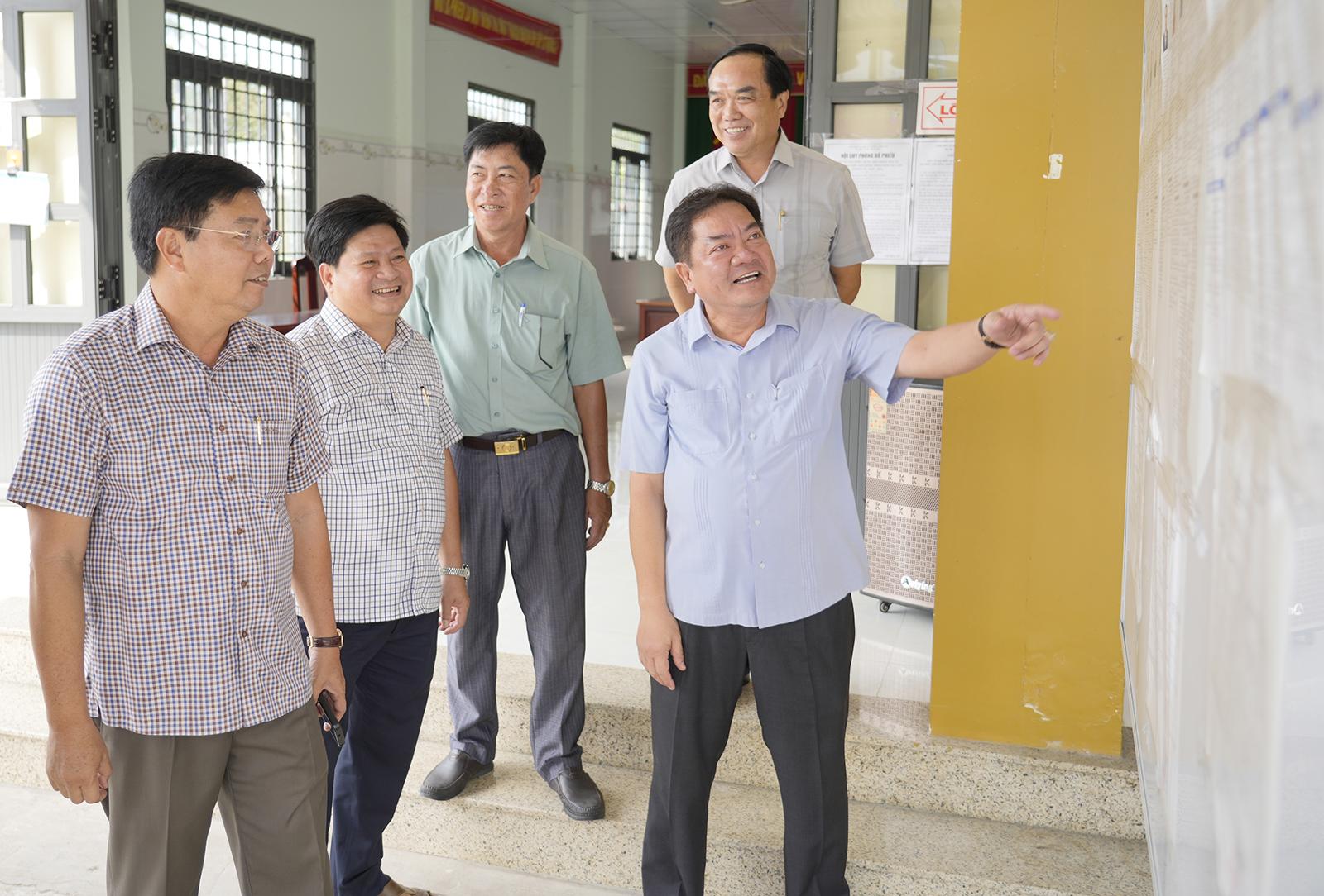 Bí thư Tỉnh ủy An Giang Nguyễn Tiến Hải kiểm tra công tác chuẩn bị bầu cử tại các xã: Thạnh Lộc, Châu Thành và Bình An