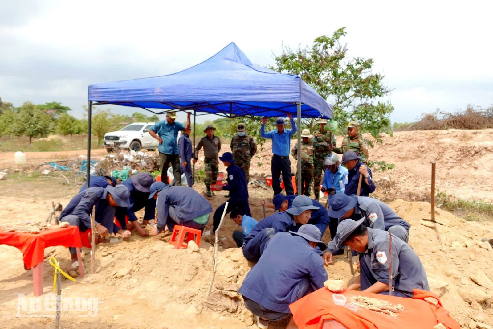Đội K92 nỗ lực tìm kiếm, quy tập hài cốt liệt sĩ