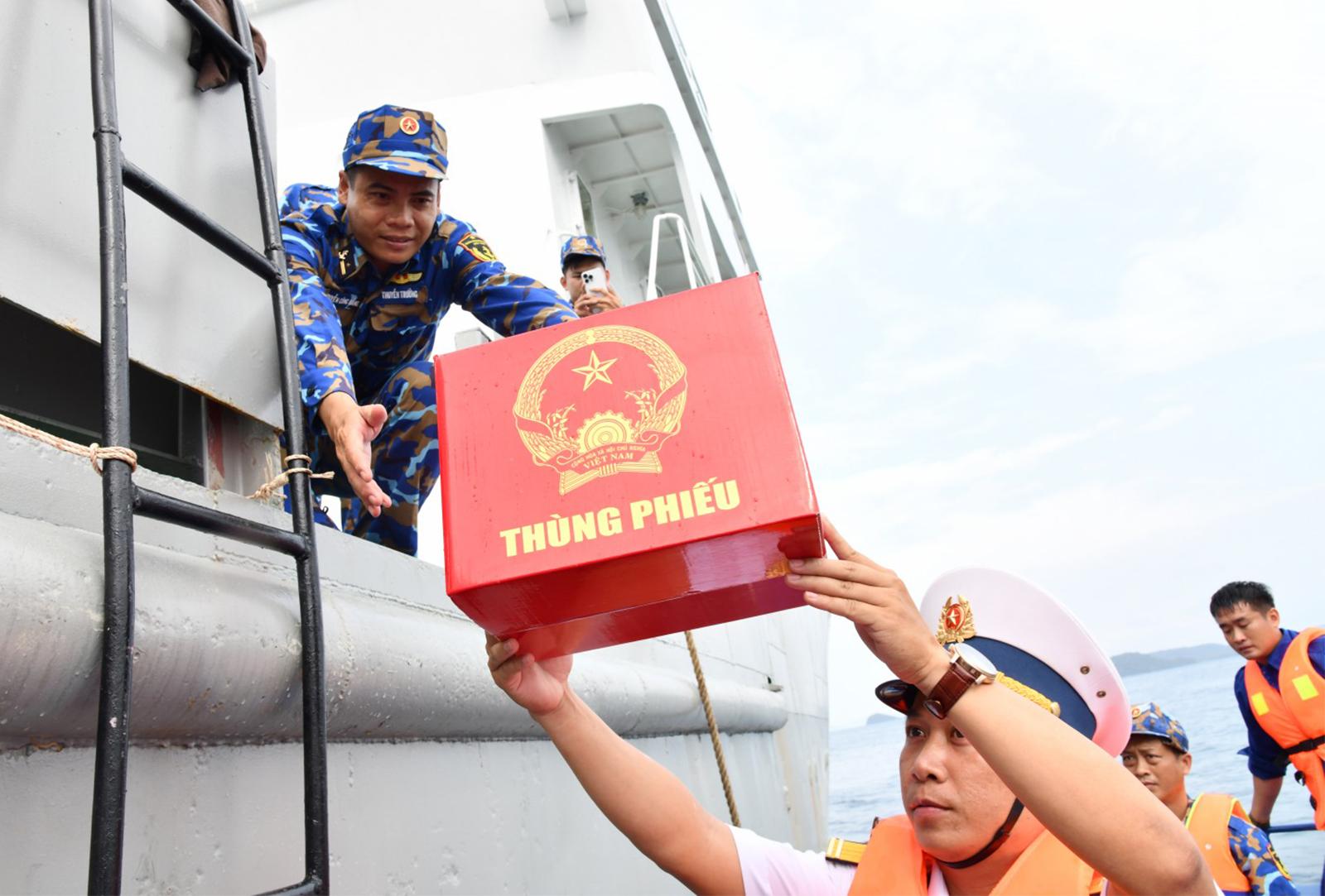 Lữ đoàn 127, Vùng 5 Hải quân tổ chức bầu cử sớm