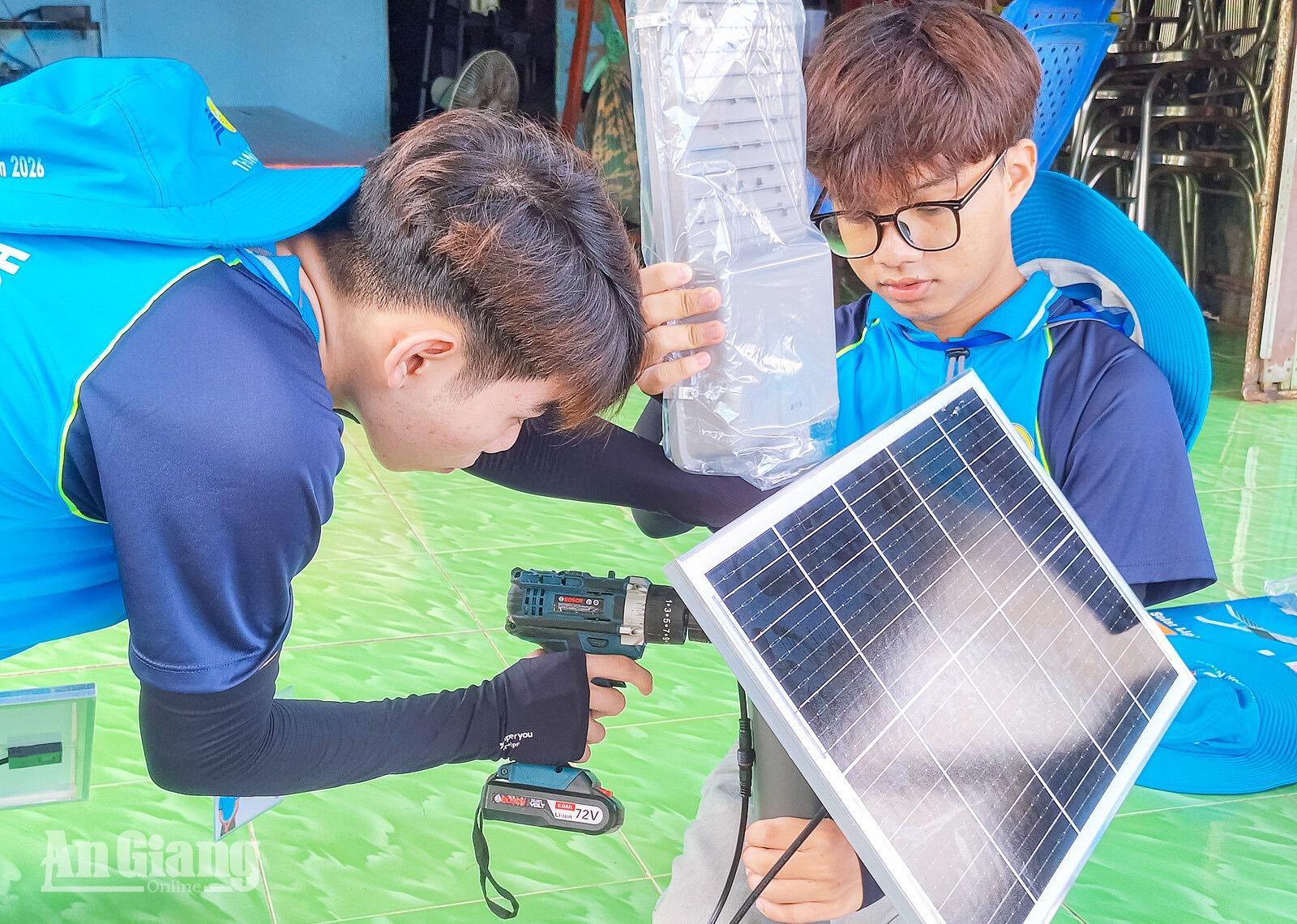 Thanh niên AGU thực hiện hơn 20 hoạt động tình nguyện tại Vĩnh Điều