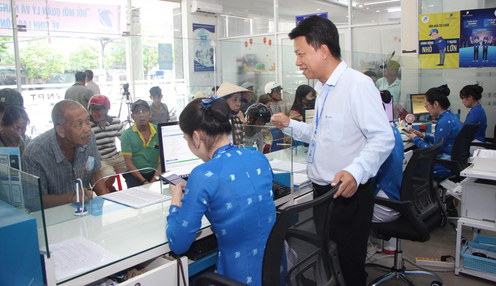 VNPT An Giang hỗ trợ người dân xác thực thông tin thuê bao di động