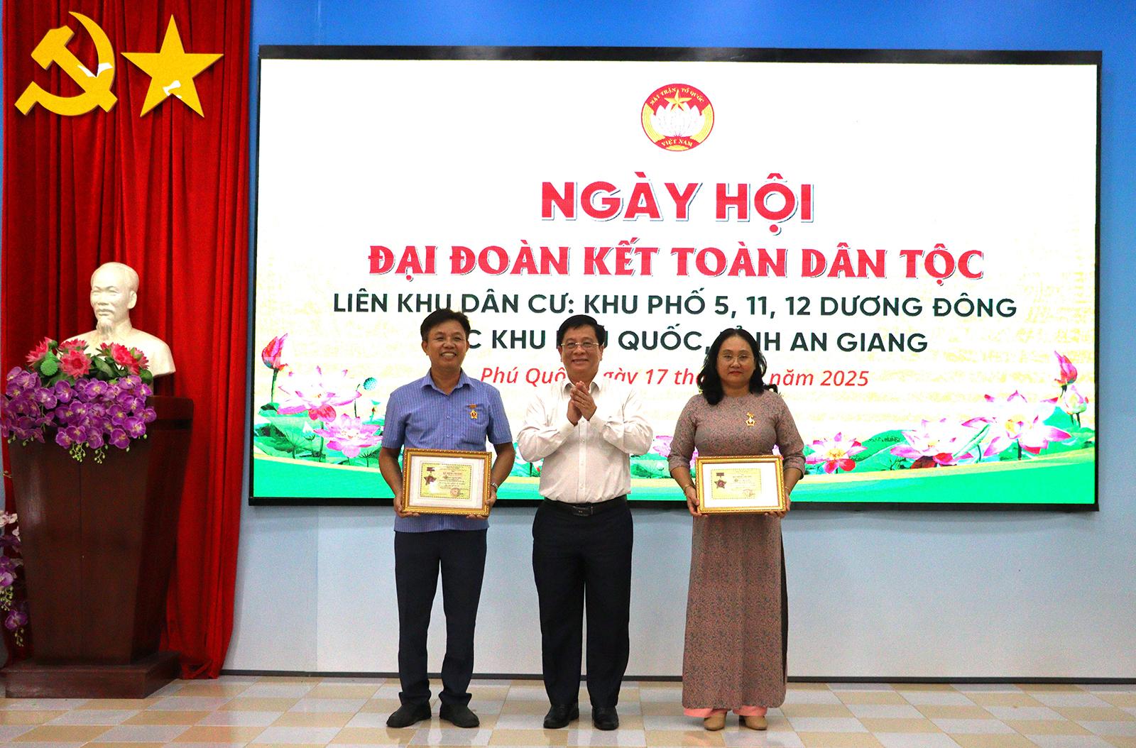 Chủ tịch UBND tỉnh An Giang Hồ Văn Mừng dự Ngày hội Đại đoàn kết toàn dân tộc tại đặc khu Phú Quốc