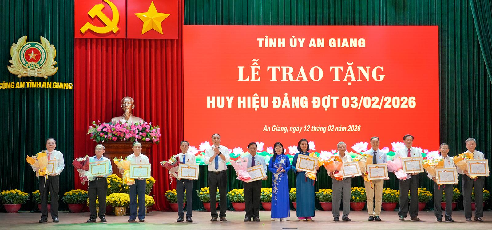 Tỉnh ủy An Giang họp mặt Ban Chấp hành Đảng bộ tỉnh các khóa