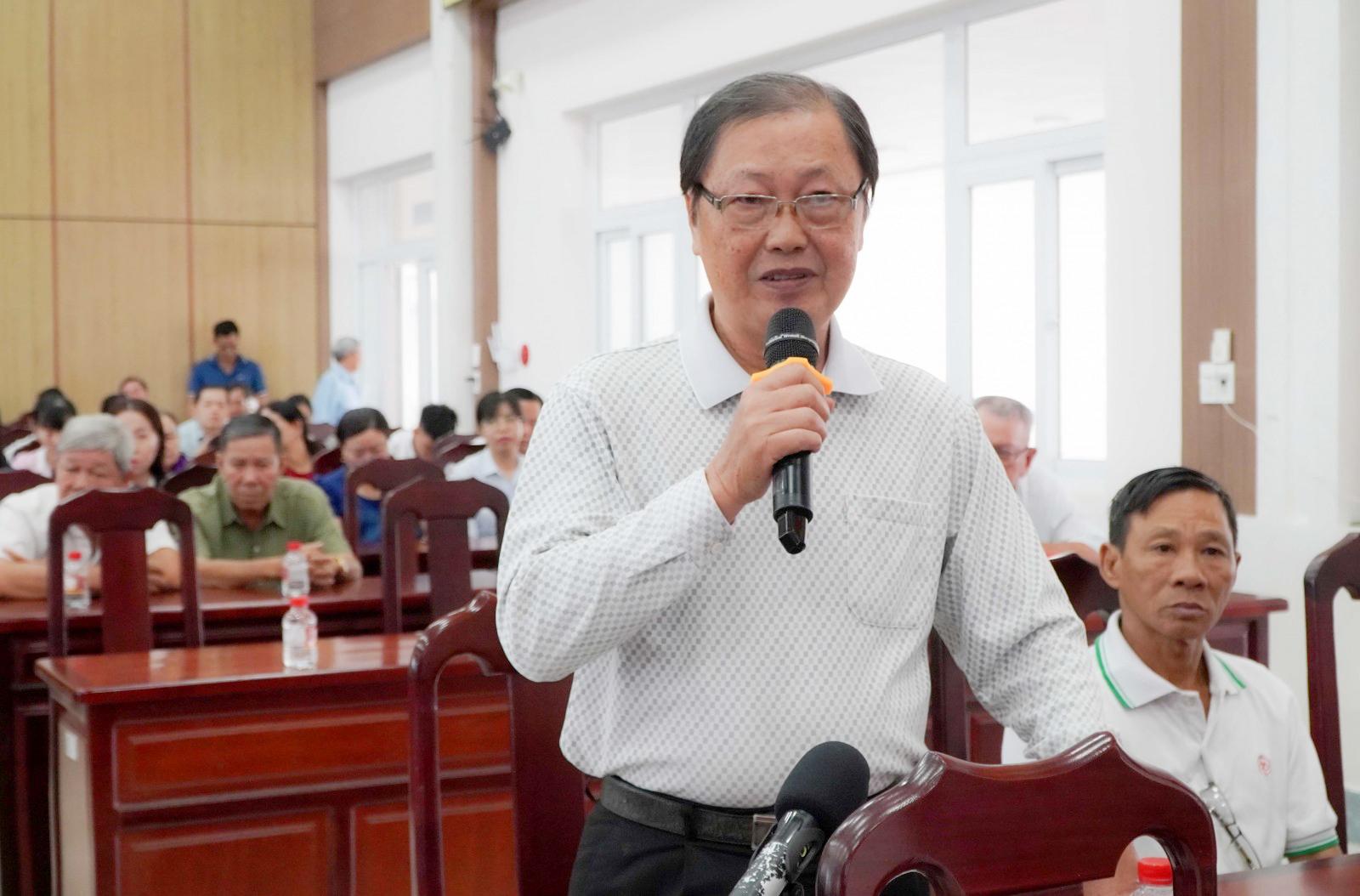 Ứng cử viên đại biểu Quốc hội tiếp xúc cử tri phường Rạch Giá