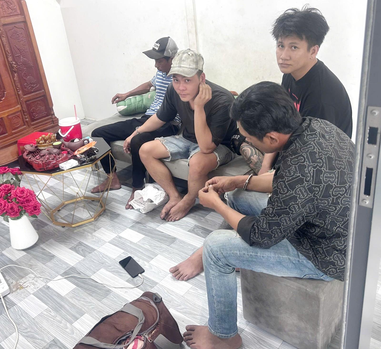 Công an xã Thạnh Lộc bắt quả tang 5 đối tượng sử dụng trái phép chất ma túy