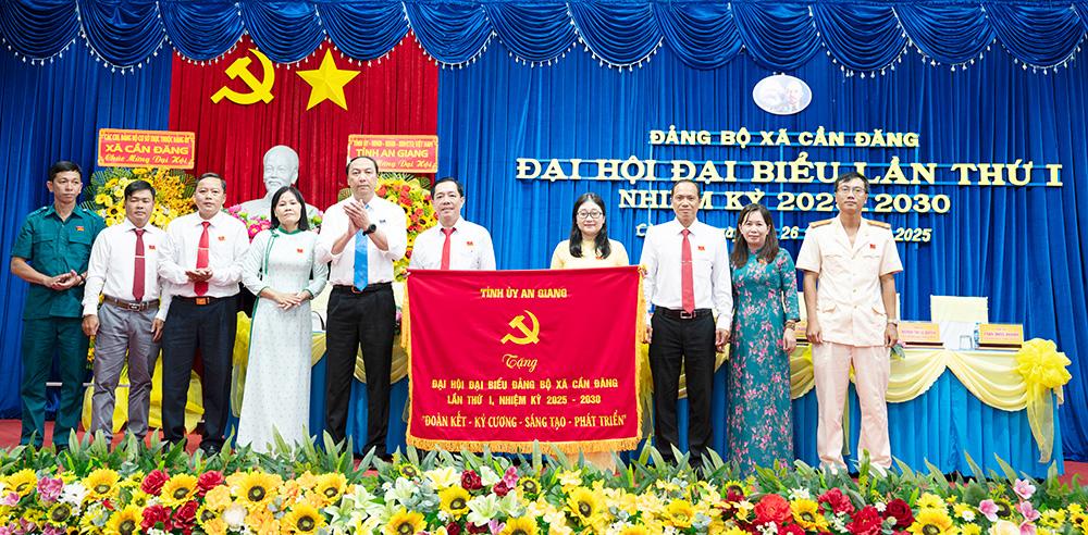 Phó Bí thư Tỉnh ủy An Giang Lâm Minh Thành dự Đại hội đại biểu Đảng bộ xã Cần Đăng