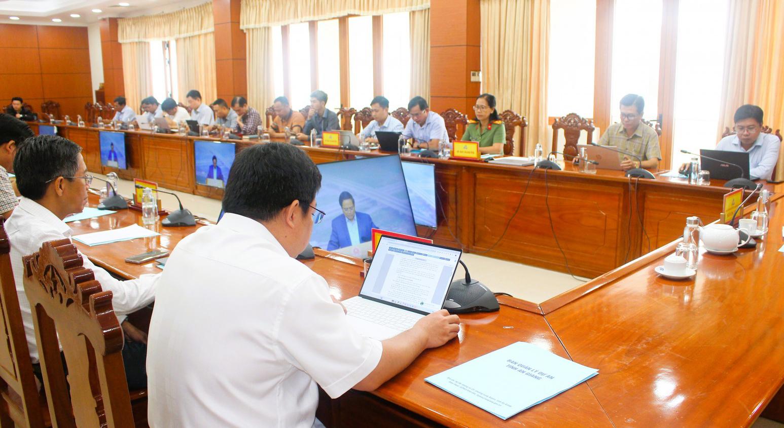 Thủ tướng Phạm Minh Chính: Đẩy nhanh tiến độ thực hiện các công trình trọng điểm đi đôi với chất lượng