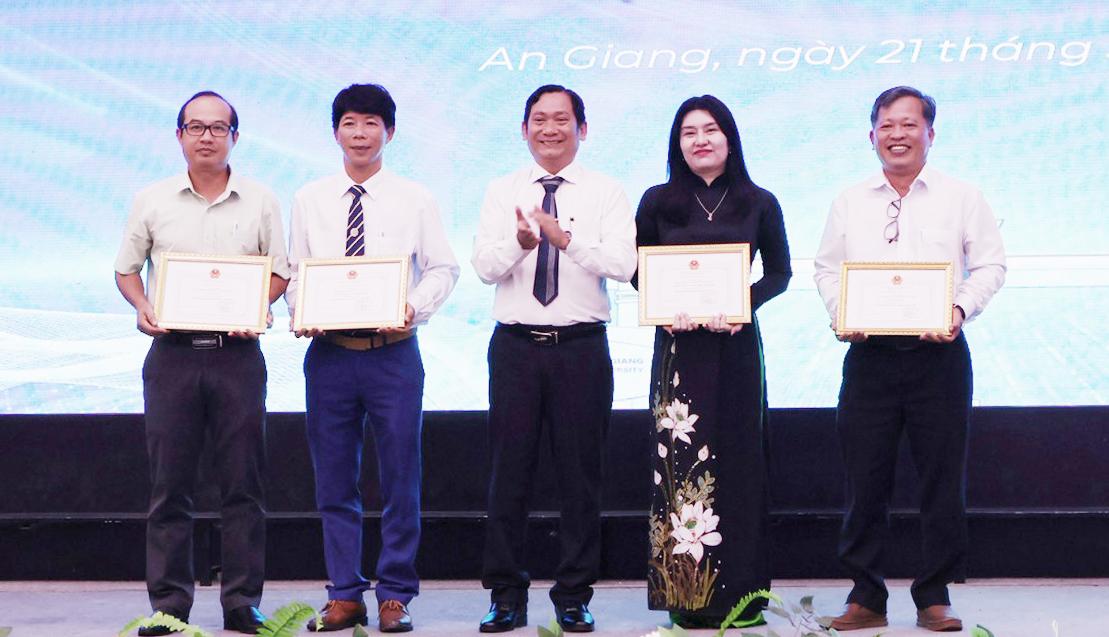 Trường Đại học Kiên Giang: Giảng dạy và phục vụ người học tiếp tục là nhiệm vụ trọng tâm