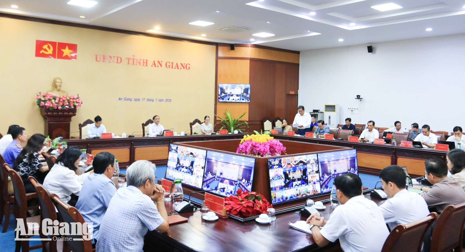 Sở Tư pháp tỉnh An Giang thẩm định 139 dự thảo nghị quyết, quyết định Quang cảnh hội nghị tại Hội trường UBND tỉnh