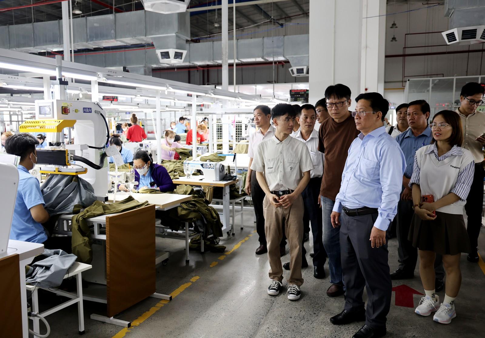 Chủ tịch UBND tỉnh An Giang Hồ Văn Mừng kiểm tra khu công nghiệp Xuân Tô