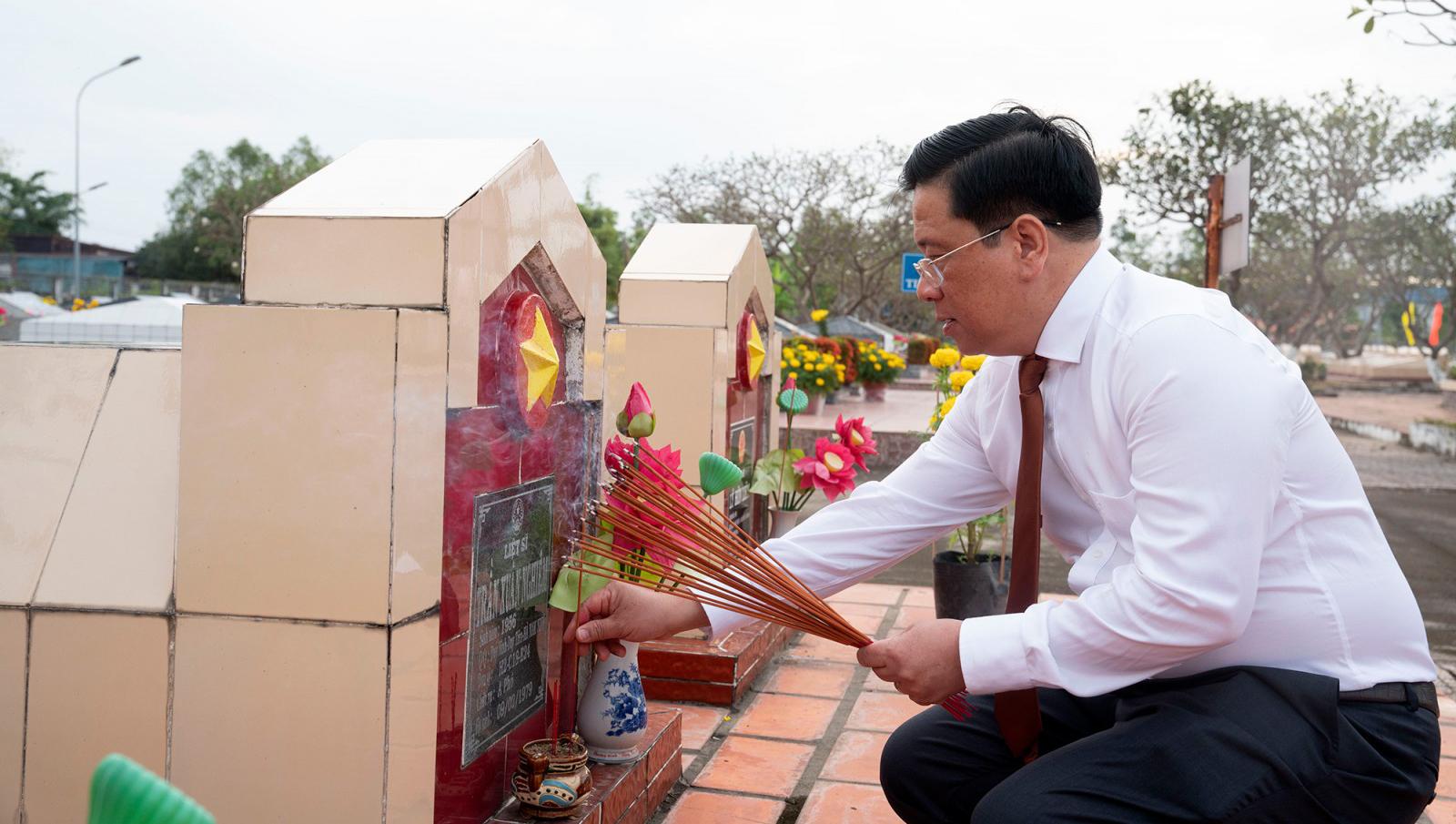Lãnh đạo tỉnh An Giang viếng Nghĩa trang liệt sĩ tỉnh nhân dịp Tết Nguyên đán Bính Ngọ 2026