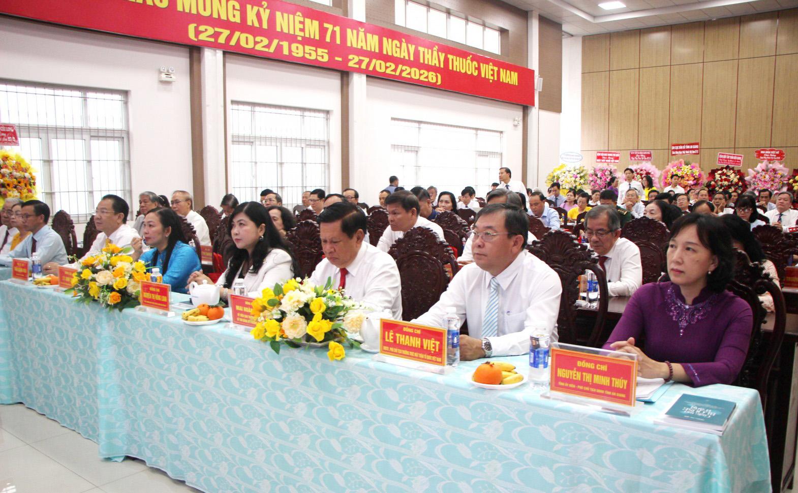 Sở Y tế An Giang họp mặt kỷ niệm 71 năm ngày thầy thuốc Việt Nam