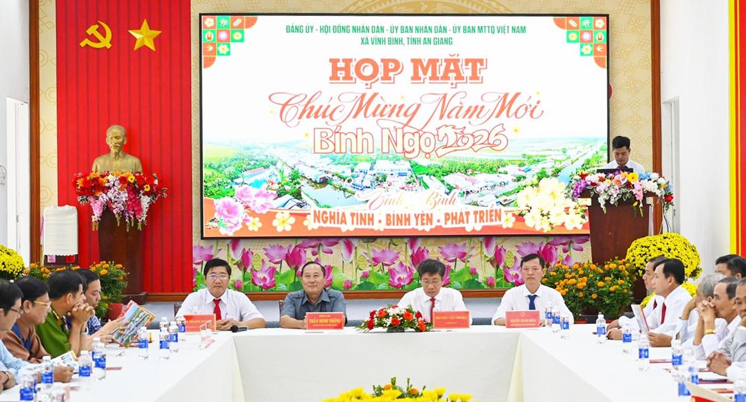 Xã Vĩnh Bình họp mặt chúc mừng năm mới Bính Ngọ 2026