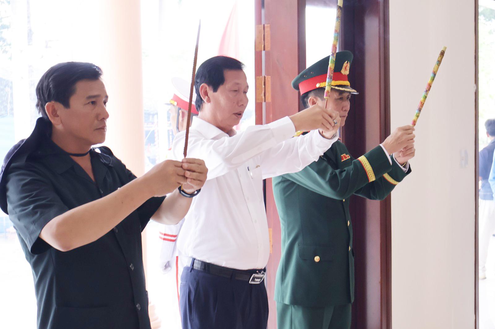 Đón Đội K92, K93 hoàn thành nhiệm vụ quy tập 170 hài cốt liệt sĩ về nước