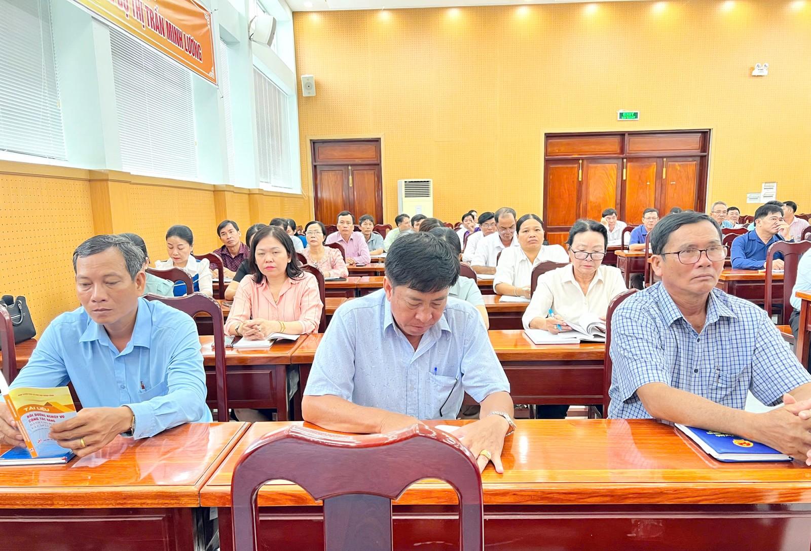 Xã Châu Thành bồi dưỡng công tác Đảng cho 90 bí thư chi bộ và cấp ủy viên