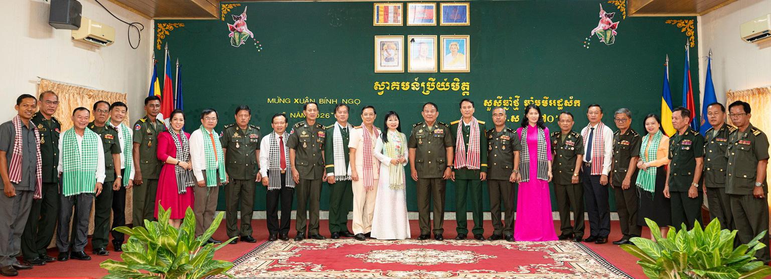 Đồng chí Trần Thị Thanh Hương chúc Tết Chôl Chnăm Thmây tại Bộ Tư lệnh Quân khu 3 - Quân đội Hoàng gia Campuchia