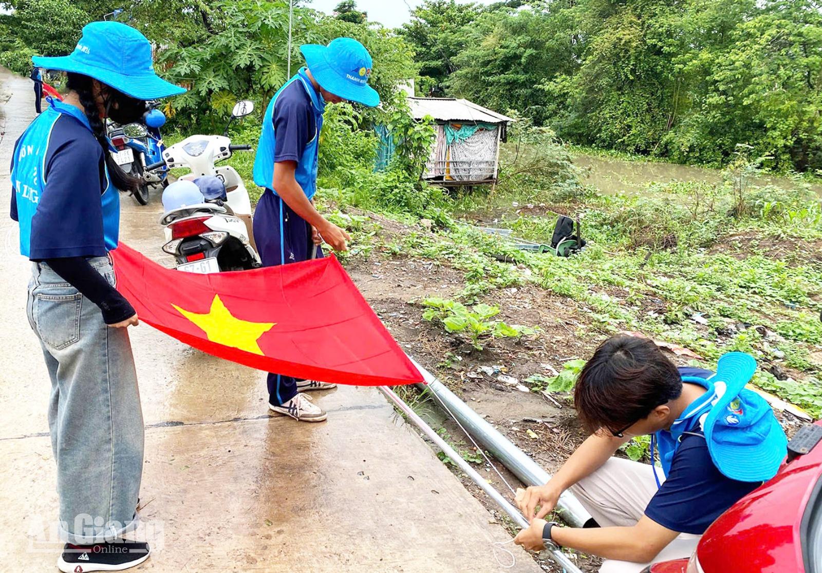 Thanh niên AGU thực hiện hơn 20 hoạt động tình nguyện tại Vĩnh Điều