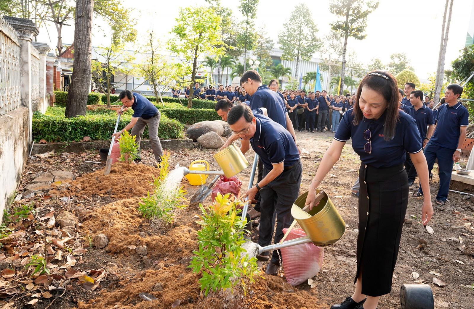 Báo và Phát thanh - Truyền hình tỉnh An Giang phát động Tết trồng cây “Đời đời nhớ ơn Bác Hồ”