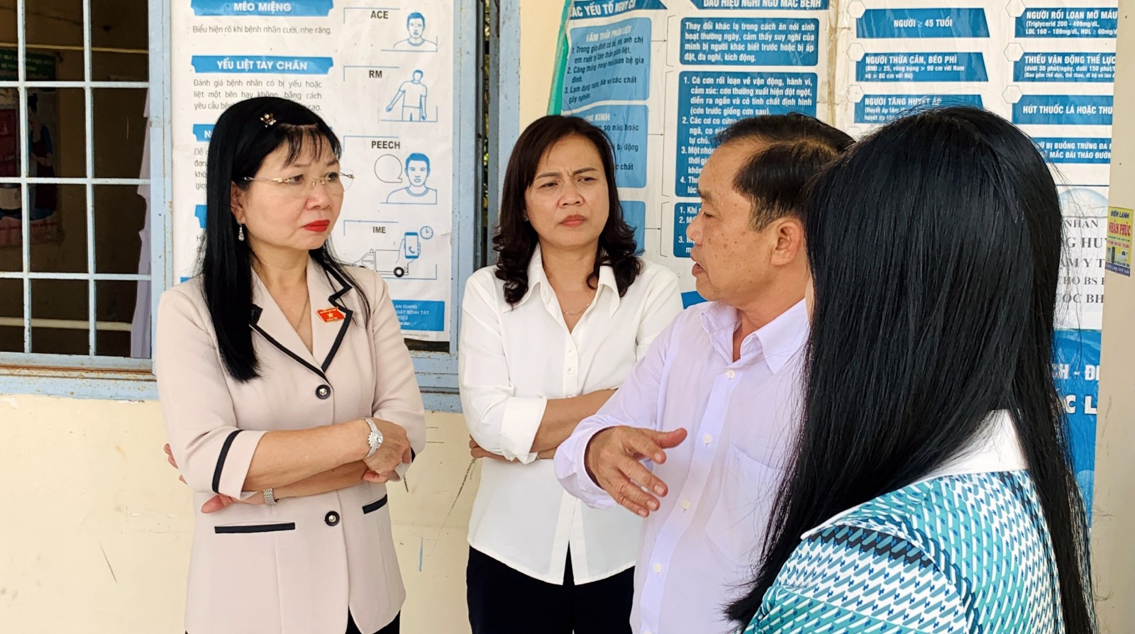 Đại biểu Quốc hội tiếp xúc cử tri trước Kỳ họp thứ 10