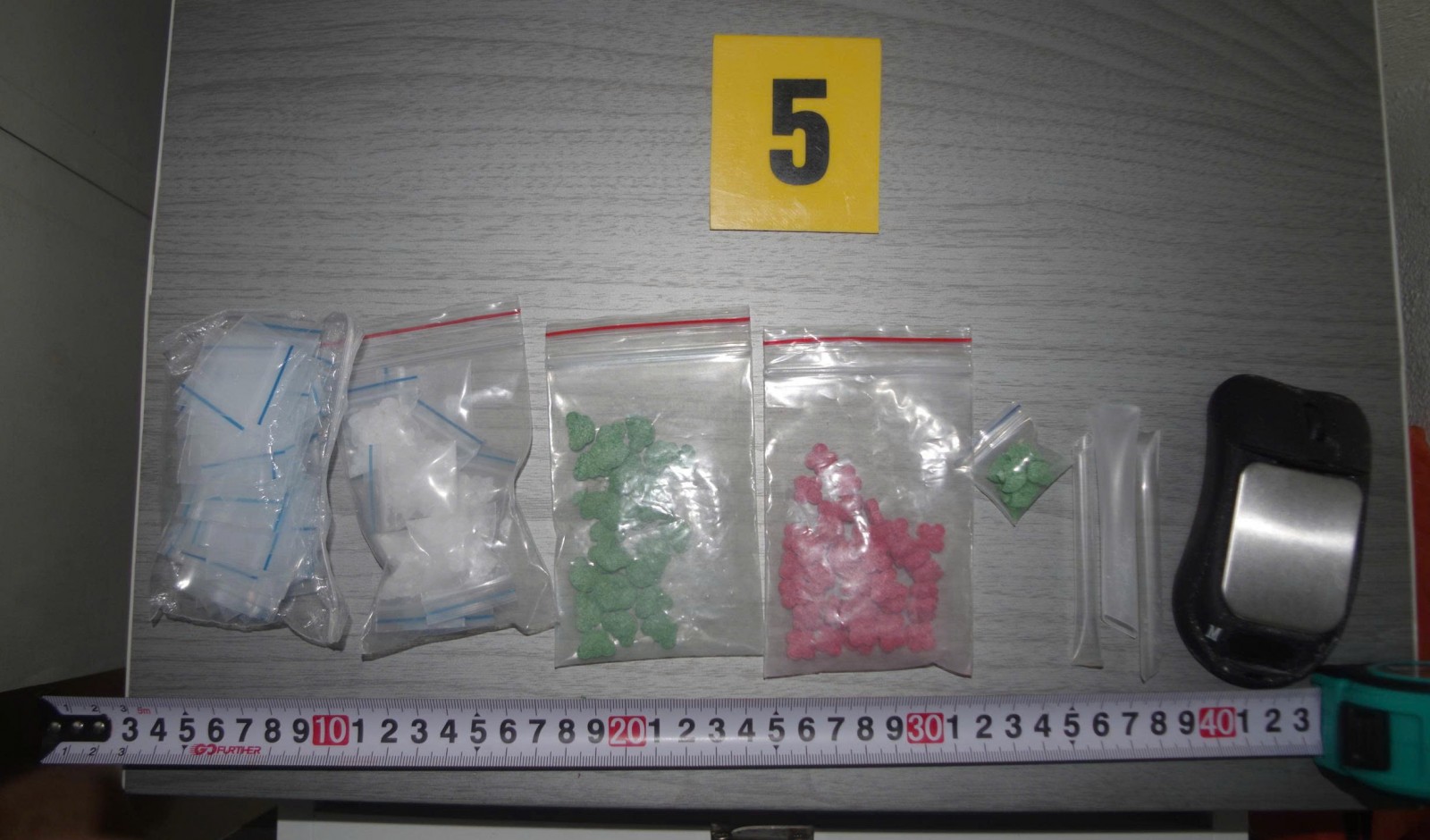 Tạm giữ hình sự 8 đối tượng tổ chức sử dụng và mua bán trái phép chất ma túy