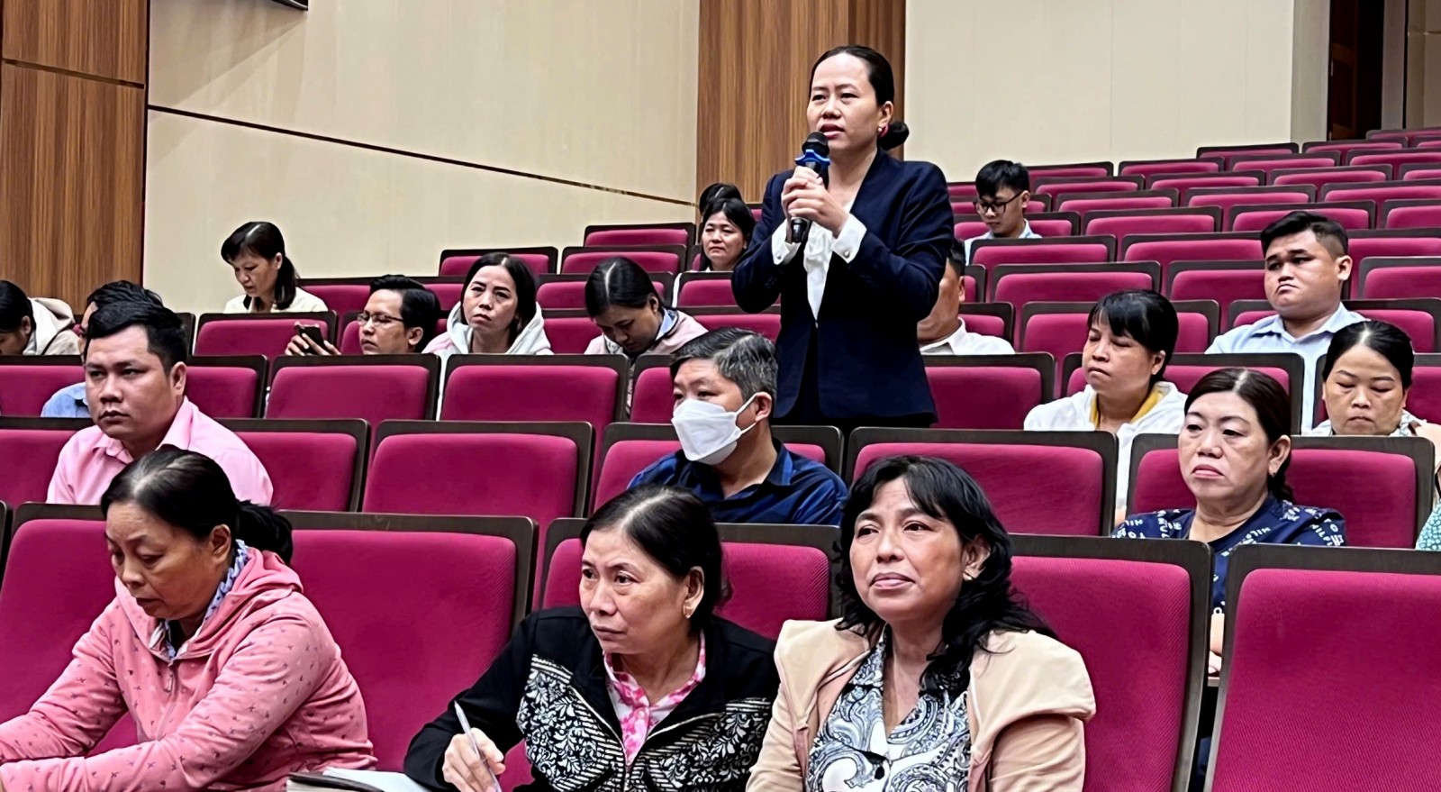 Thường trực Đảng ủy chủ trì buổi đối thoại