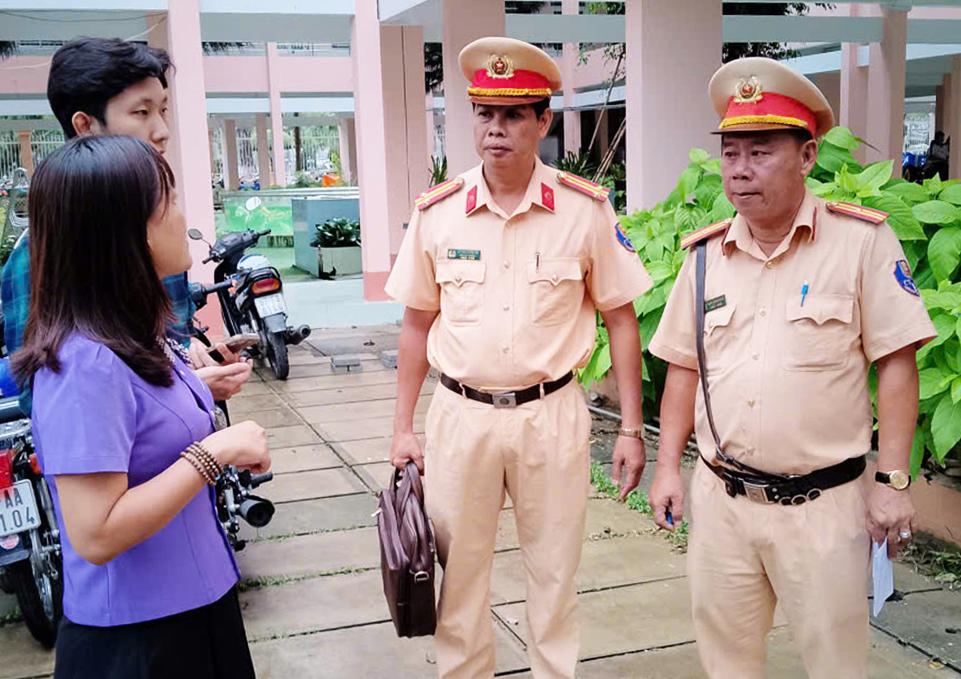 Tổ công tác kiểm tra tại trường THPT chuyên Thoại Ngọc Hầu