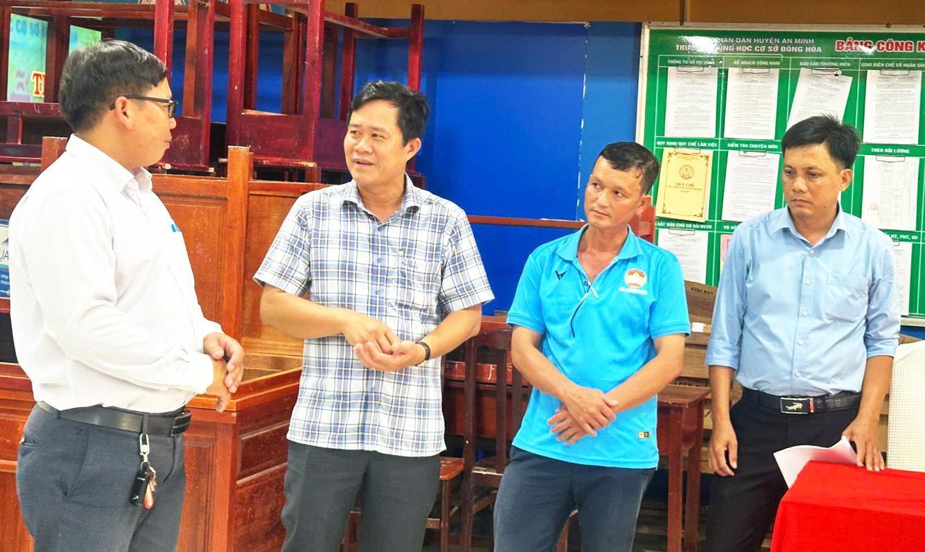 Những bí thư chi bộ làm cầu nối đưa thông tin bầu cử đến với người dân