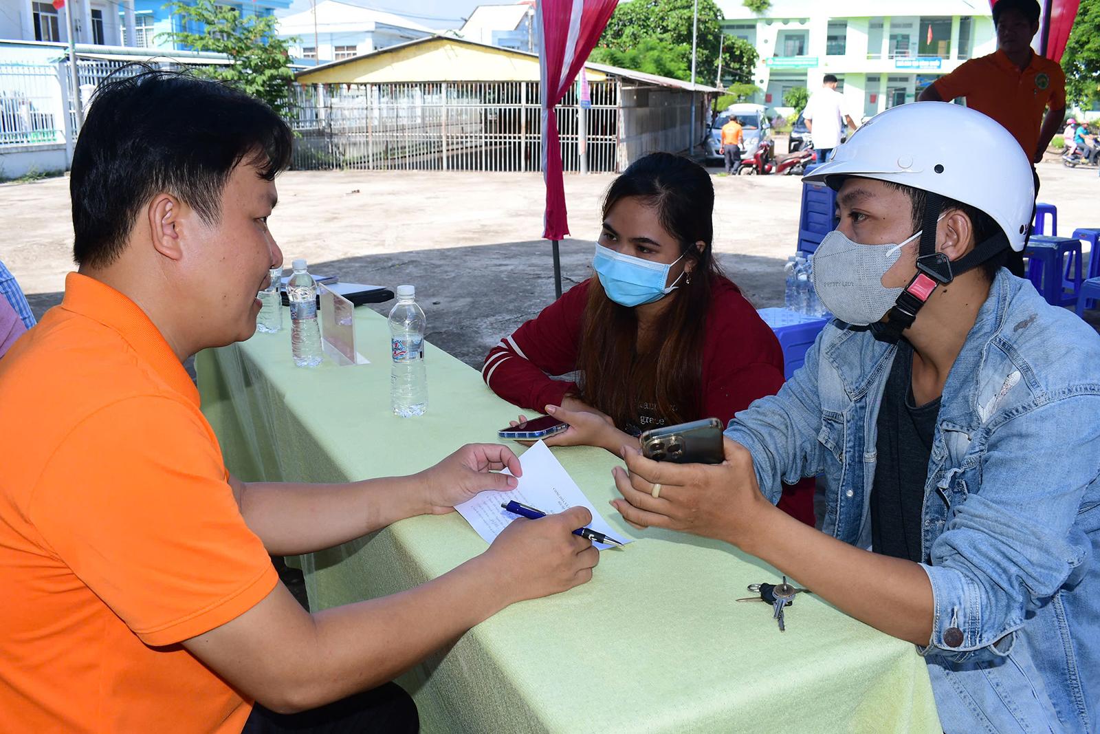 Cử nhân, thạc sĩ loay hoay tìm việc phù hợp