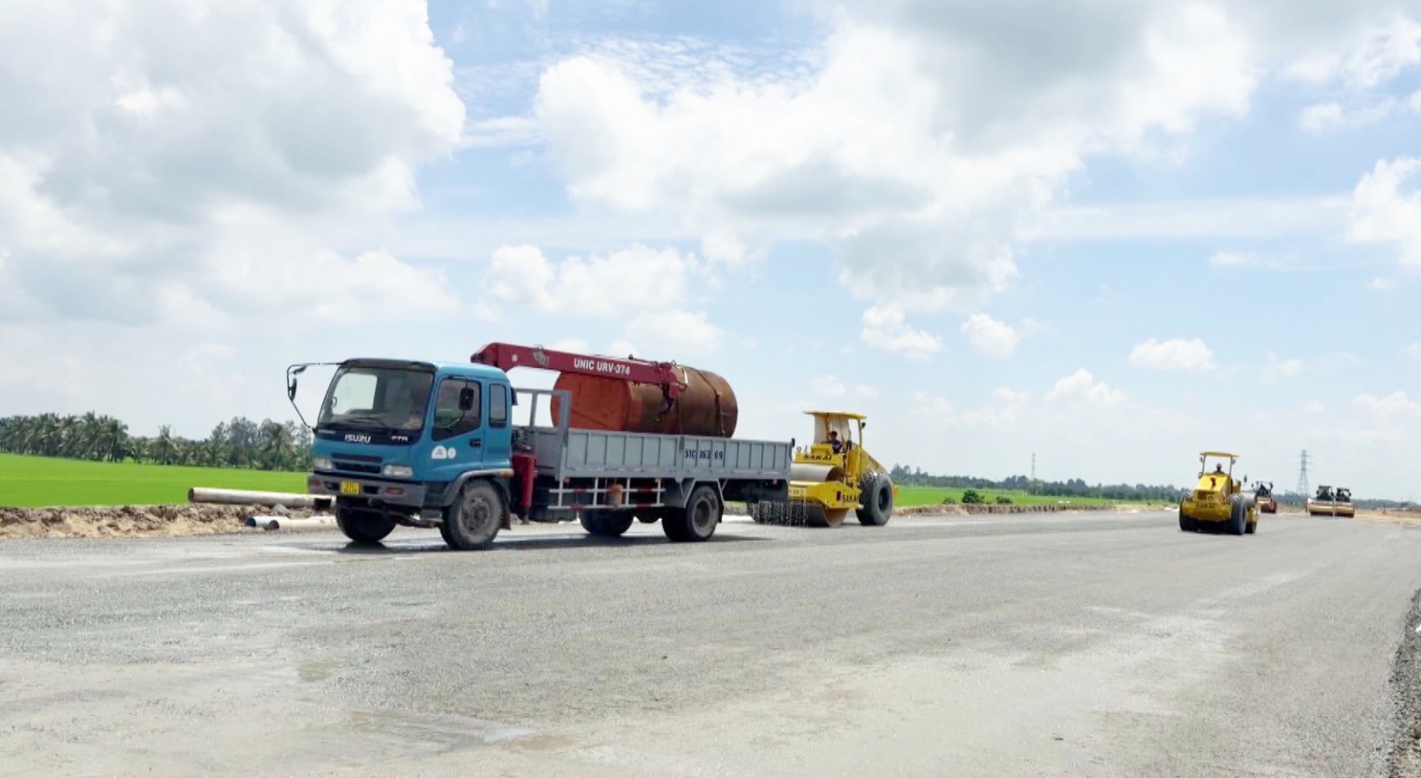 Dự án cao tốc Châu Đốc - Cần Thơ - Sóc Trăng thi công cấp phối đá dăm