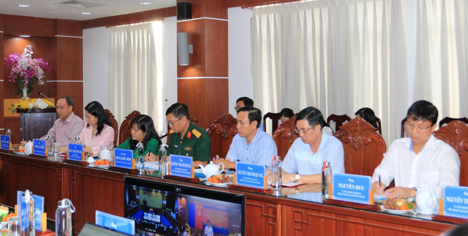 Lãnh đạo phường Long Xuyên tiếp đoàn công tác