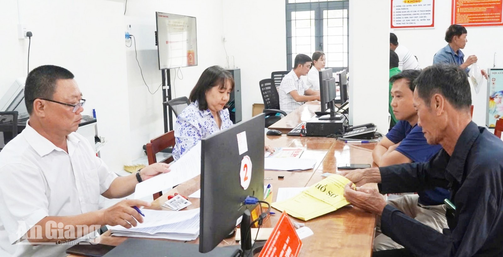 Xã Bình Thạnh Đông nâng cao hiệu quả cải cách hành chính hướng về dân
