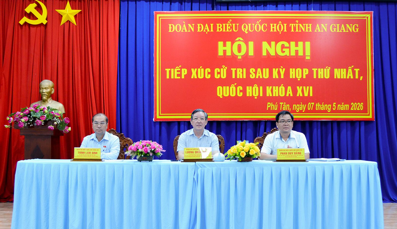Đoàn Đại biểu Quốc hội tỉnh An Giang tiếp xúc cử tri xã Phú Tân