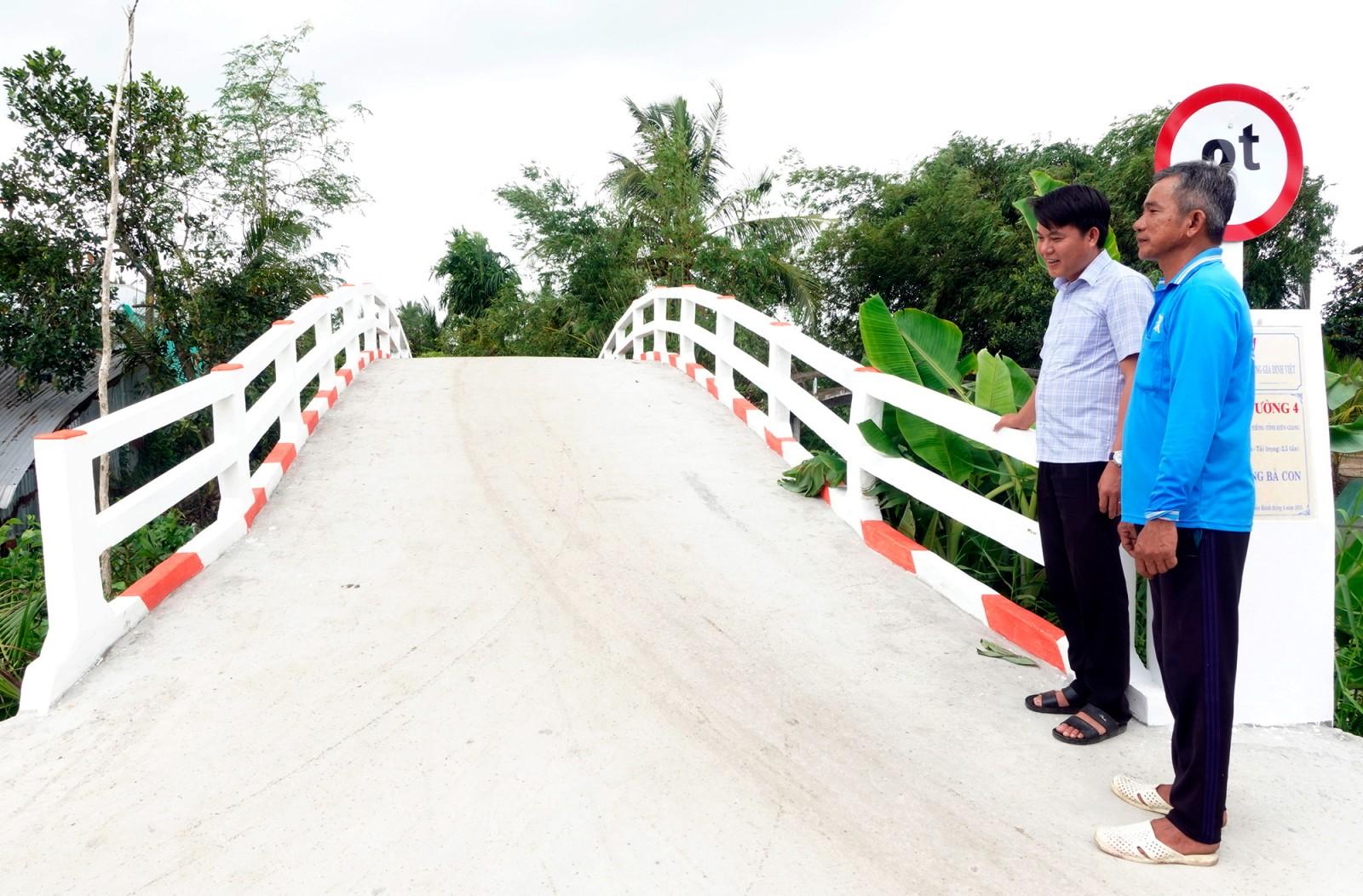 Những cán bộ tận tâm vì dân