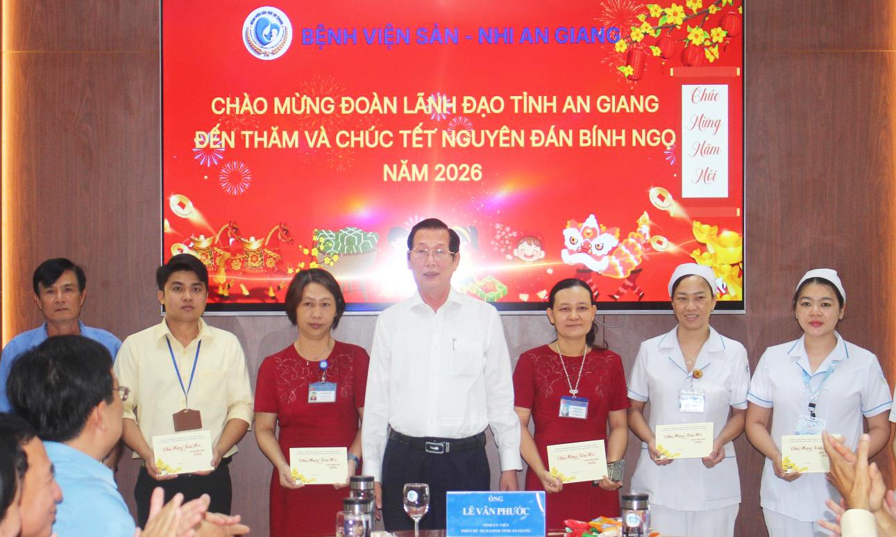 Phó Chủ tịch UBND tỉnh Lê Văn Phước thăm, chúc tết tại Bệnh viện Sản - Nhi An Giang