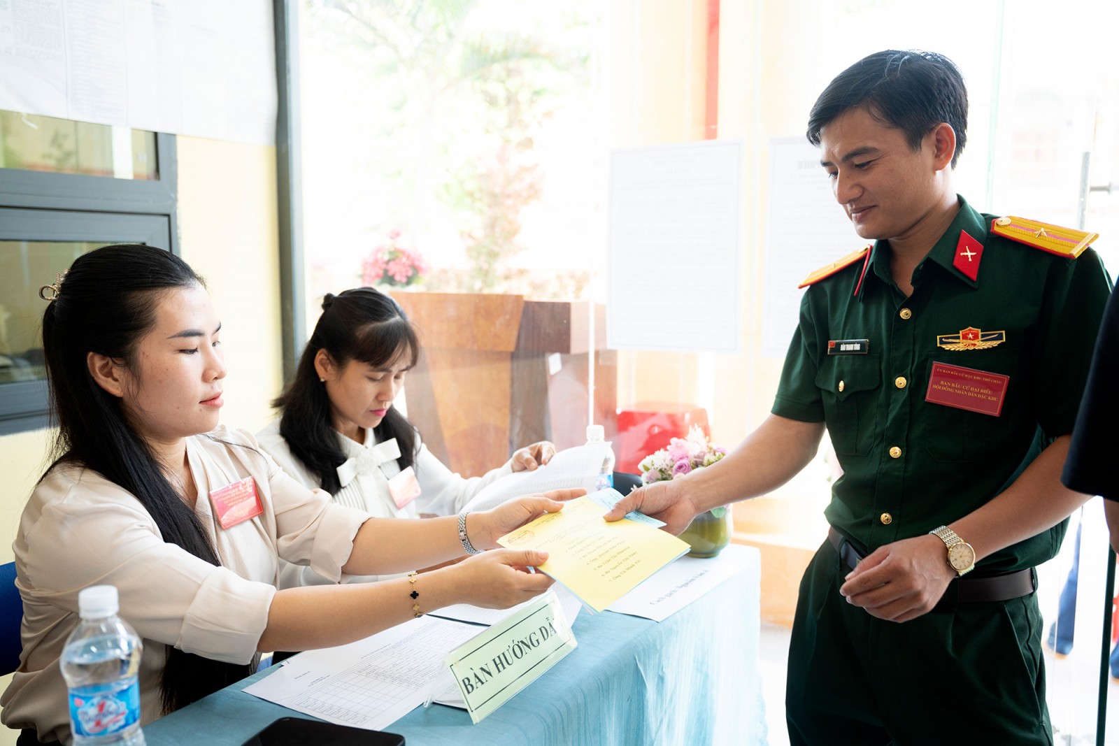 Cử tri đặc khu Thổ Châu đi bầu cử sớm