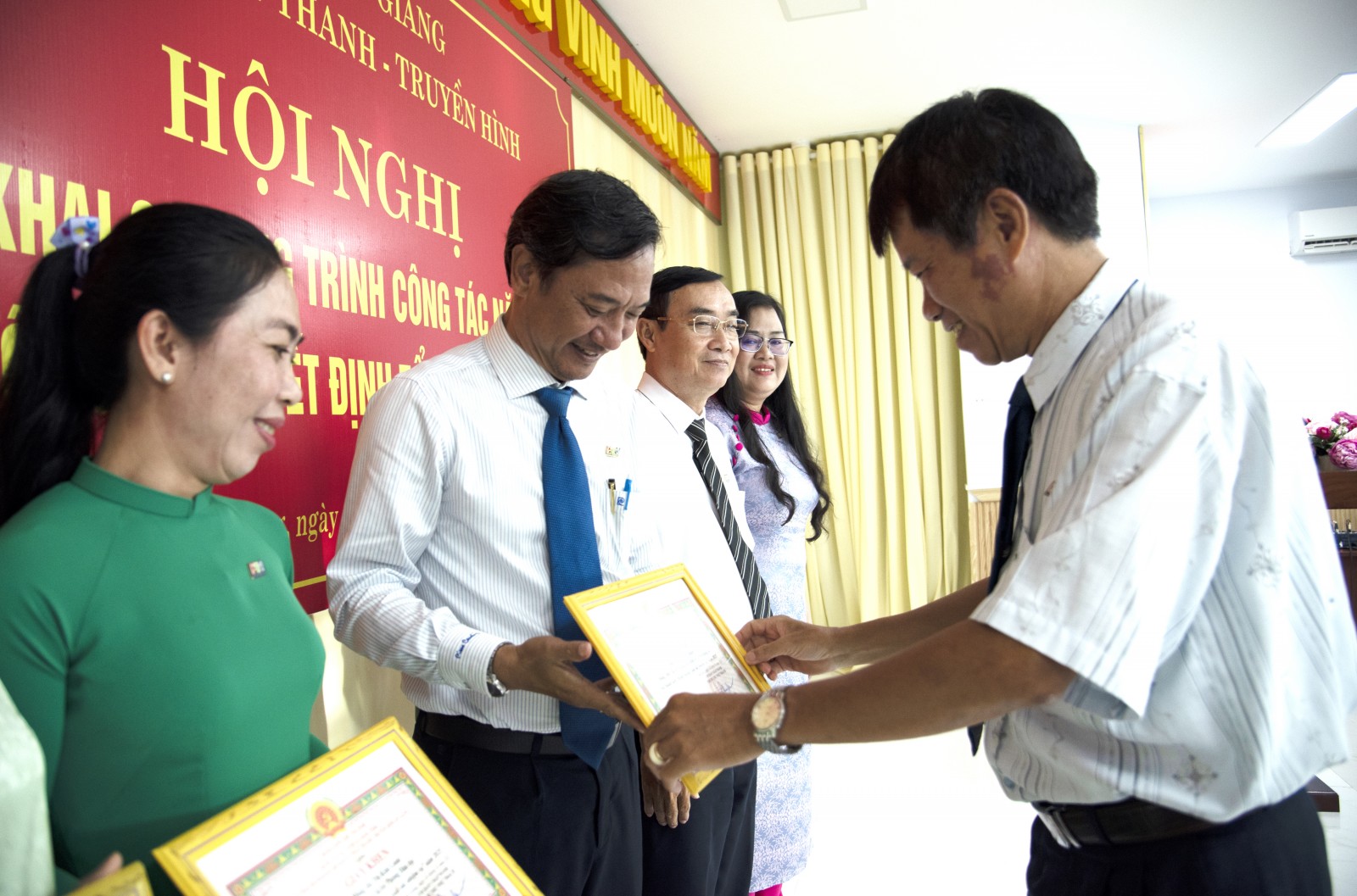 Khởi động AI, đổi mới kinh tế báo chí, nâng chất lượng thông tin