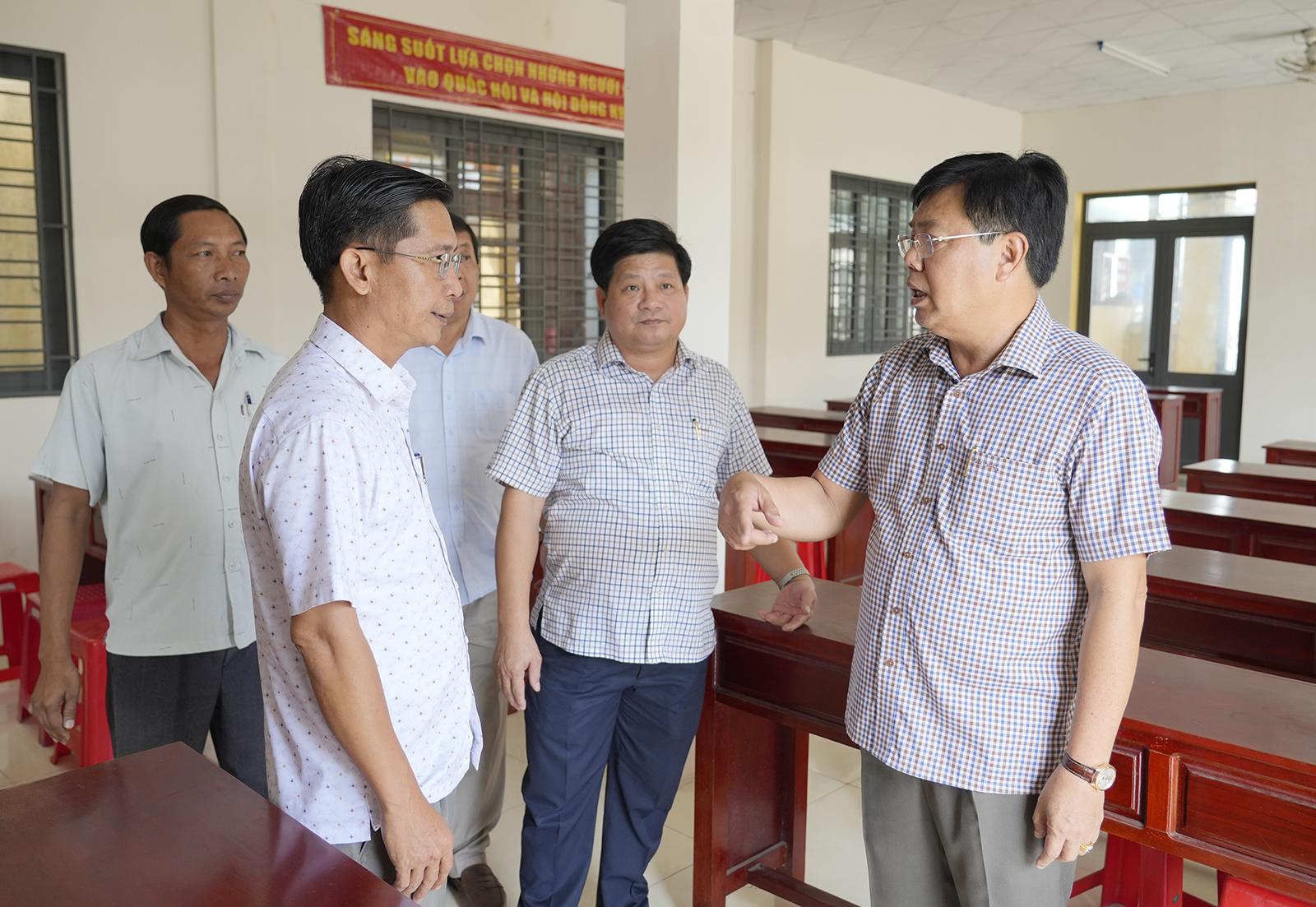 Bí thư Tỉnh ủy An Giang Nguyễn Tiến Hải kiểm tra công tác chuẩn bị bầu cử tại các xã: Thạnh Lộc, Châu Thành và Bình An