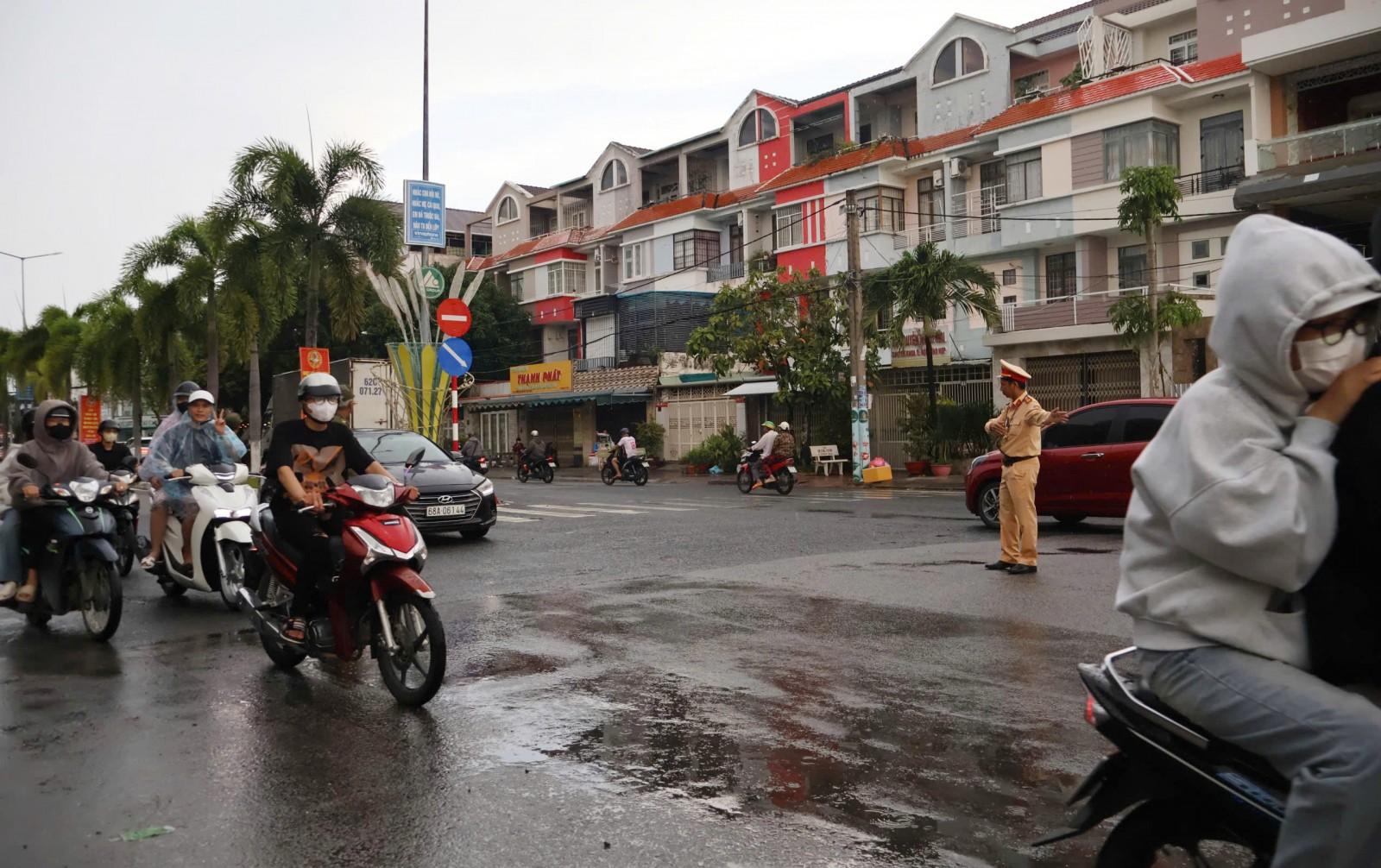 Điều tiết giao thông tại khu vực vòng xoay 3/2 - Trần Hưng Đạo