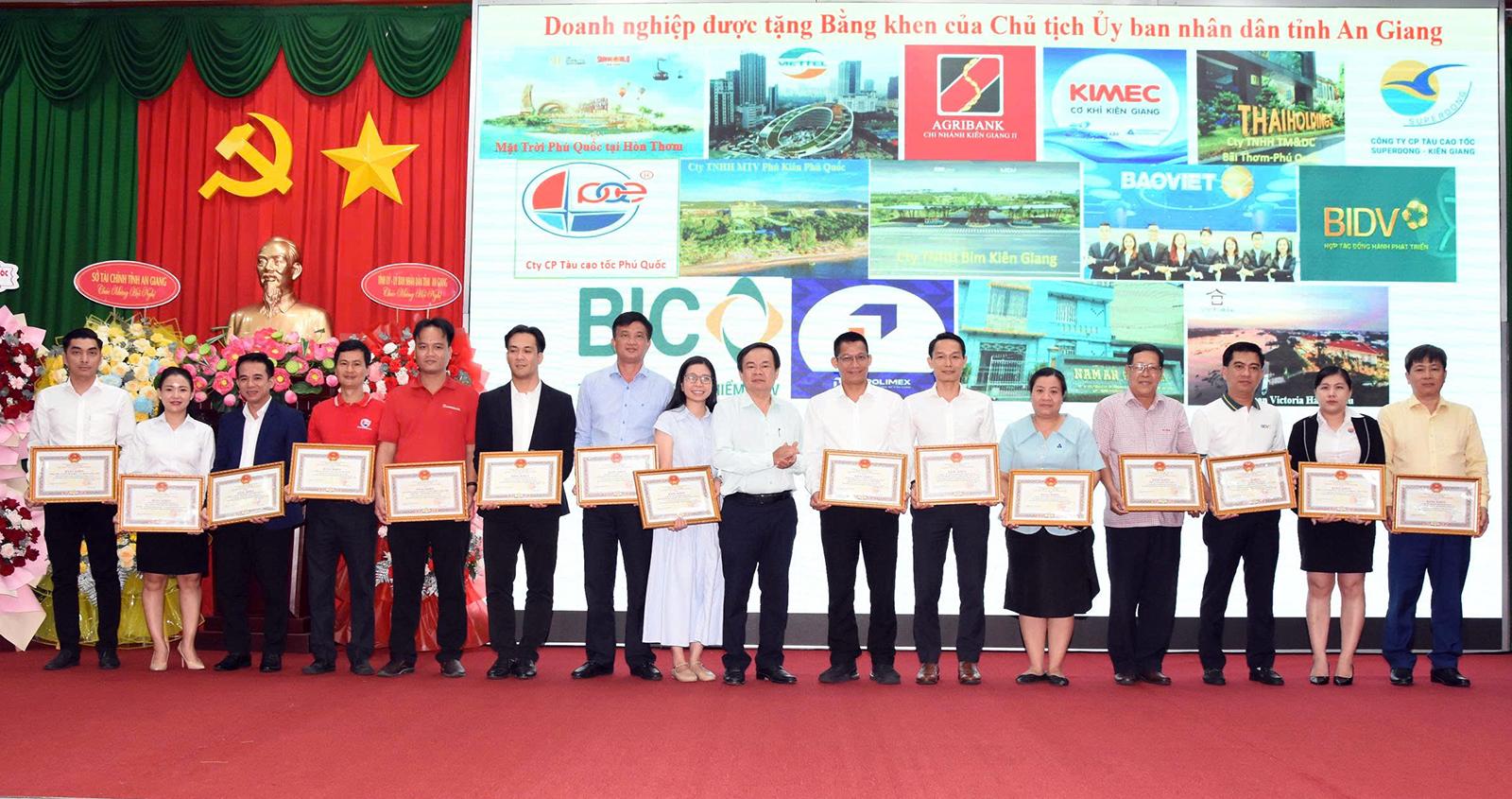 Thuế tỉnh An Giang tôn vinh 260 doanh nghiệp, hộ, cá nhân kinh doanh thực hiện tốt chính sách, pháp luật về thuế