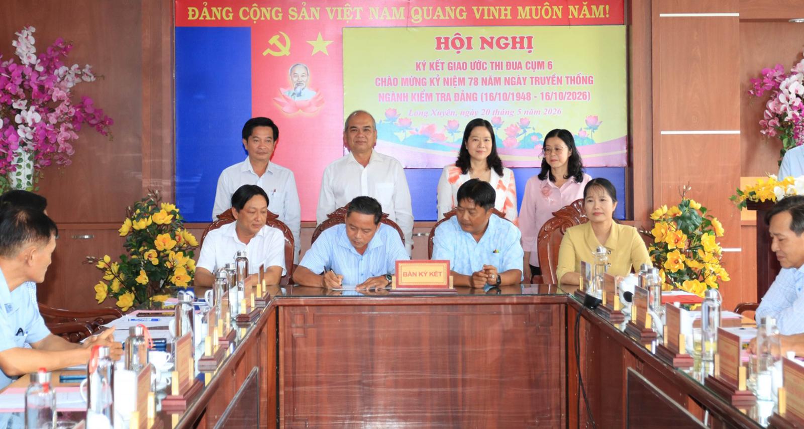 Cụm thi đua 6 Ủy ban Kiểm tra Tỉnh ủy ký kết giao ước thi đua năm 2026 đạo Ủy ban Kiểm tra Đảng ủy các xã, phường trong Cụm thi đua 6 hực hiện ký kết giao ước thi