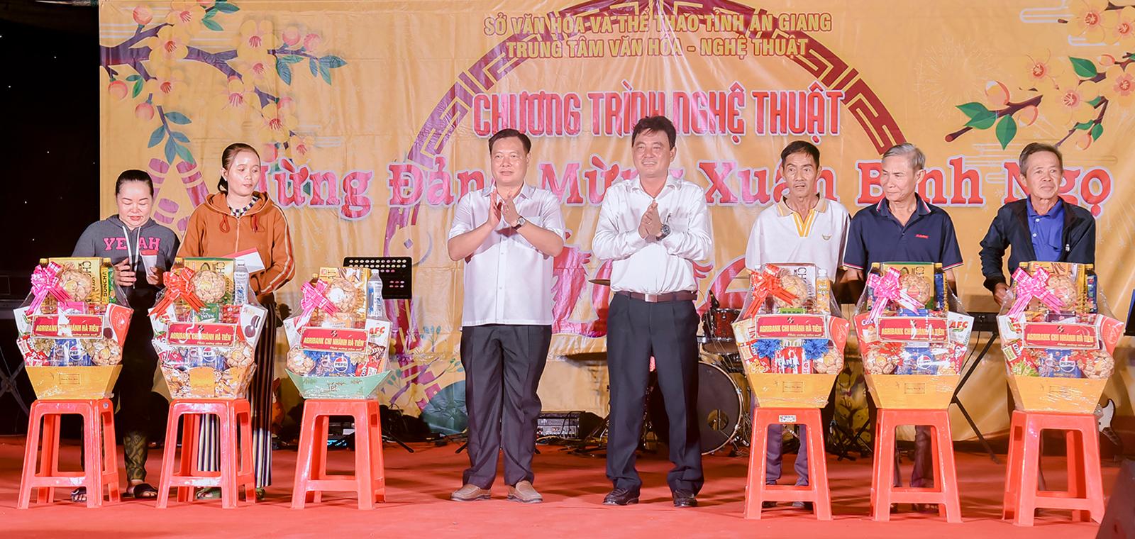 Sôi nổi hoạt động mừng Xuân Bính Ngọ tại xã Vĩnh Điều