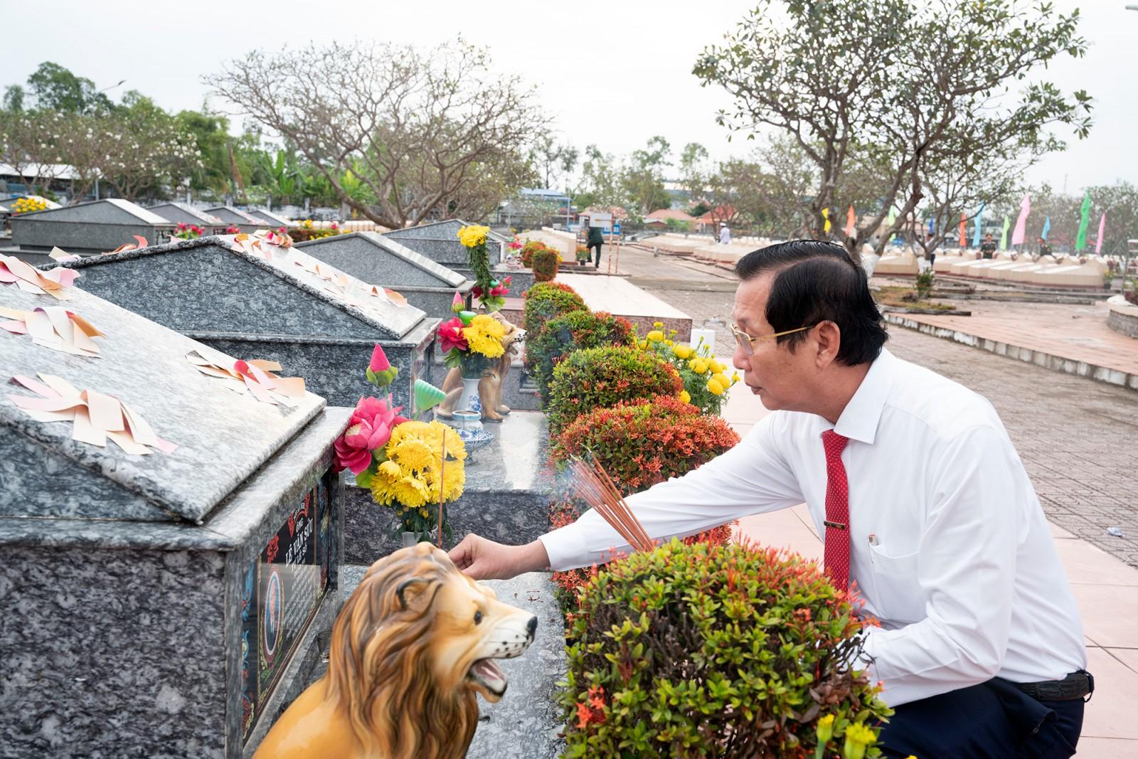 Lãnh đạo tỉnh An Giang viếng Nghĩa trang liệt sĩ tỉnh nhân dịp Tết Nguyên đán Bính Ngọ 2026