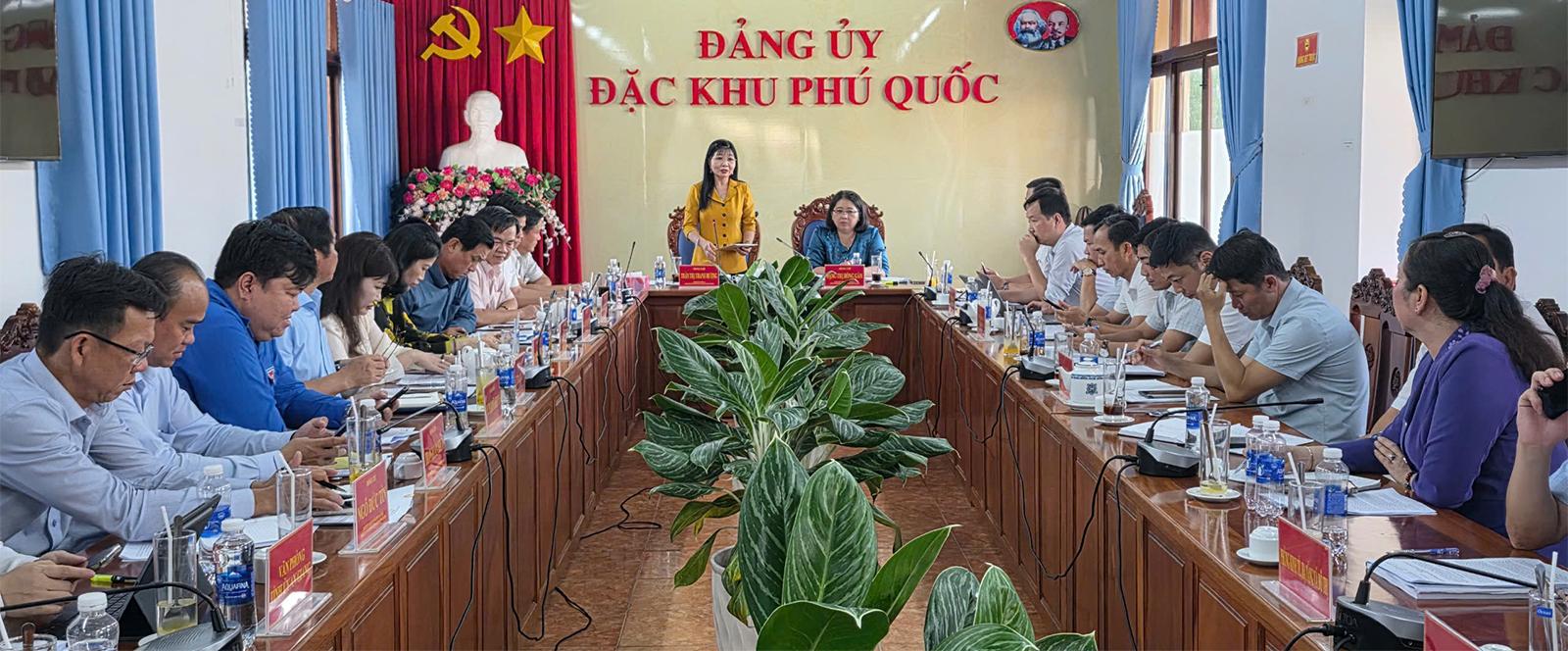 Đồng chí Trần Thị Thanh Hương làm việc với Đảng ủy đặc khu Phú Quốc về công tác hỗ trợ chuẩn bị Hội nghị APEC 2027