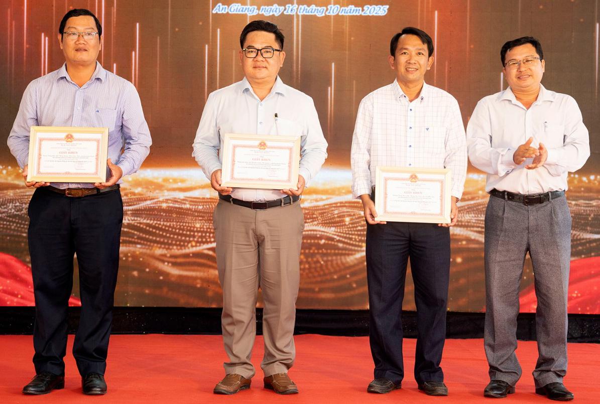 Thí sinh Nguyễn Văn Tú đạt giải nhất Cuộc thi Tìm hiểu về quê hương An Giang