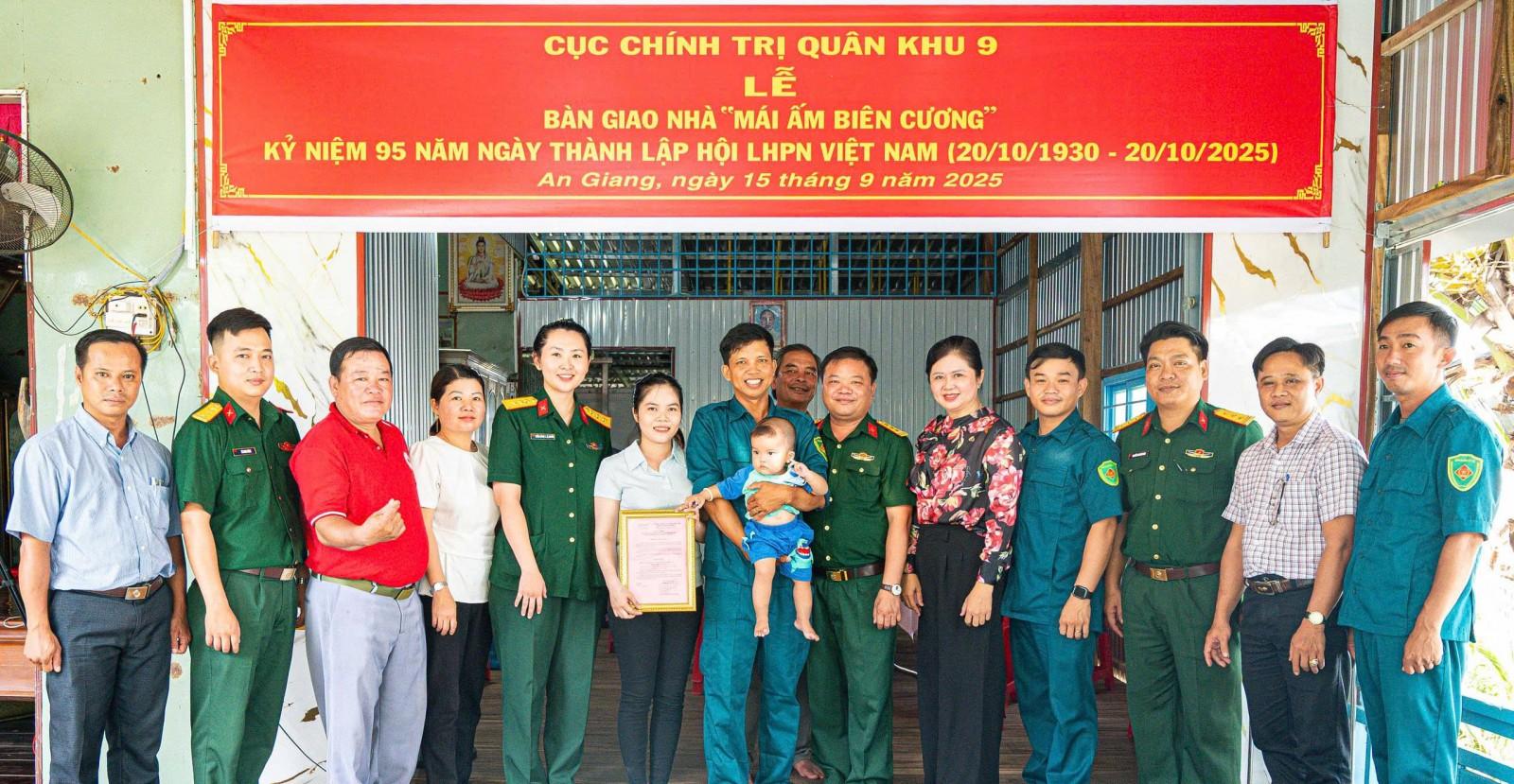 Bàn giao nhà Mái ấm biên cương tại xã Nhơn Hội