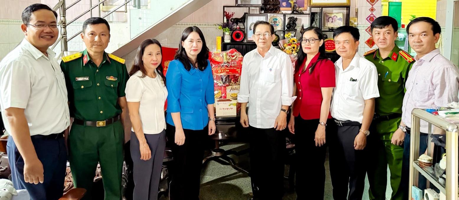 Cấp ủy, chính quyền xã Ô Lâm thăm Anh hùng Lực lượng vũ trang Nhân dân và nguyên lãnh đạo qua các thời kỳ